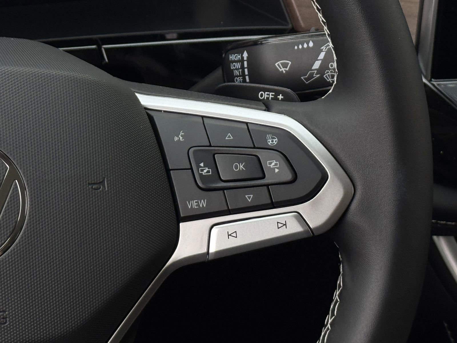 New 2026 Volkswagen Atlas SE image 15