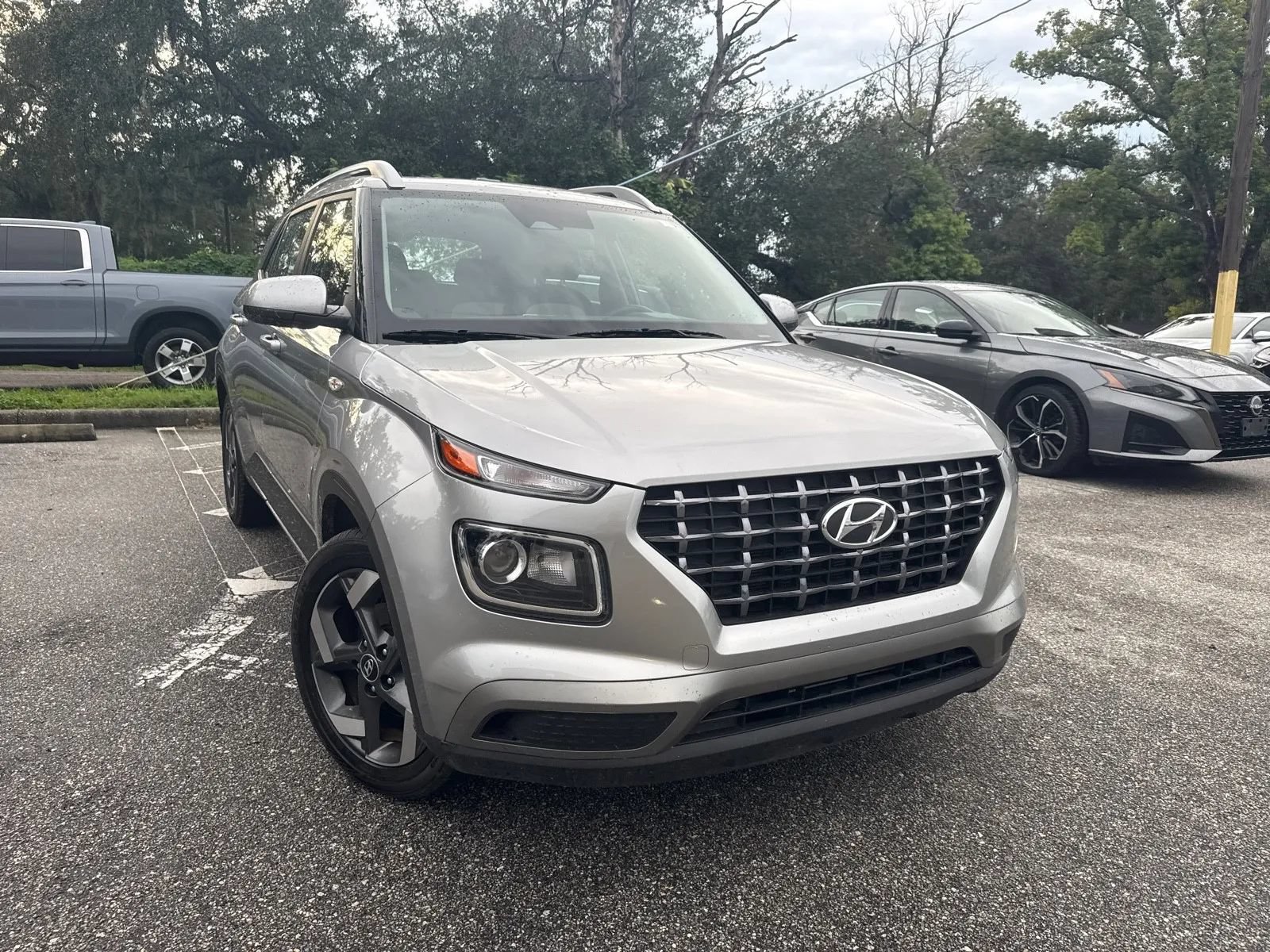 Used 2024 Hyundai Venue SEL FWD image 5