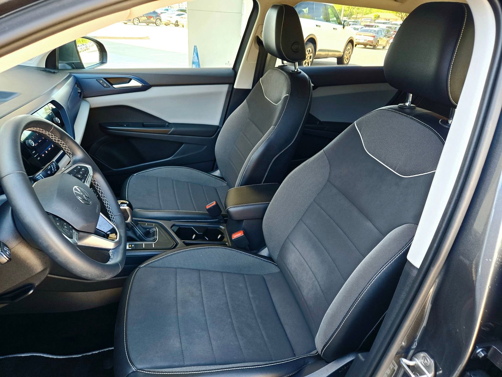 Used 2023 Volkswagen Taos SE w/ Black Wheel Package image 21