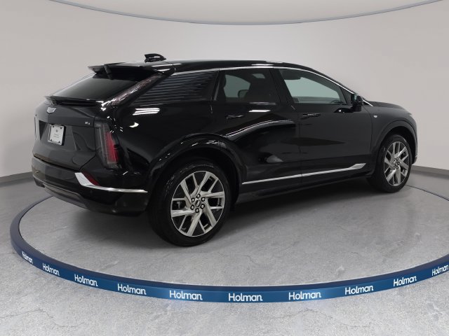 New 2027 Cadillac Optiq Luxury w/ LPO, Floor Liner Package AWD/4WD image 5
