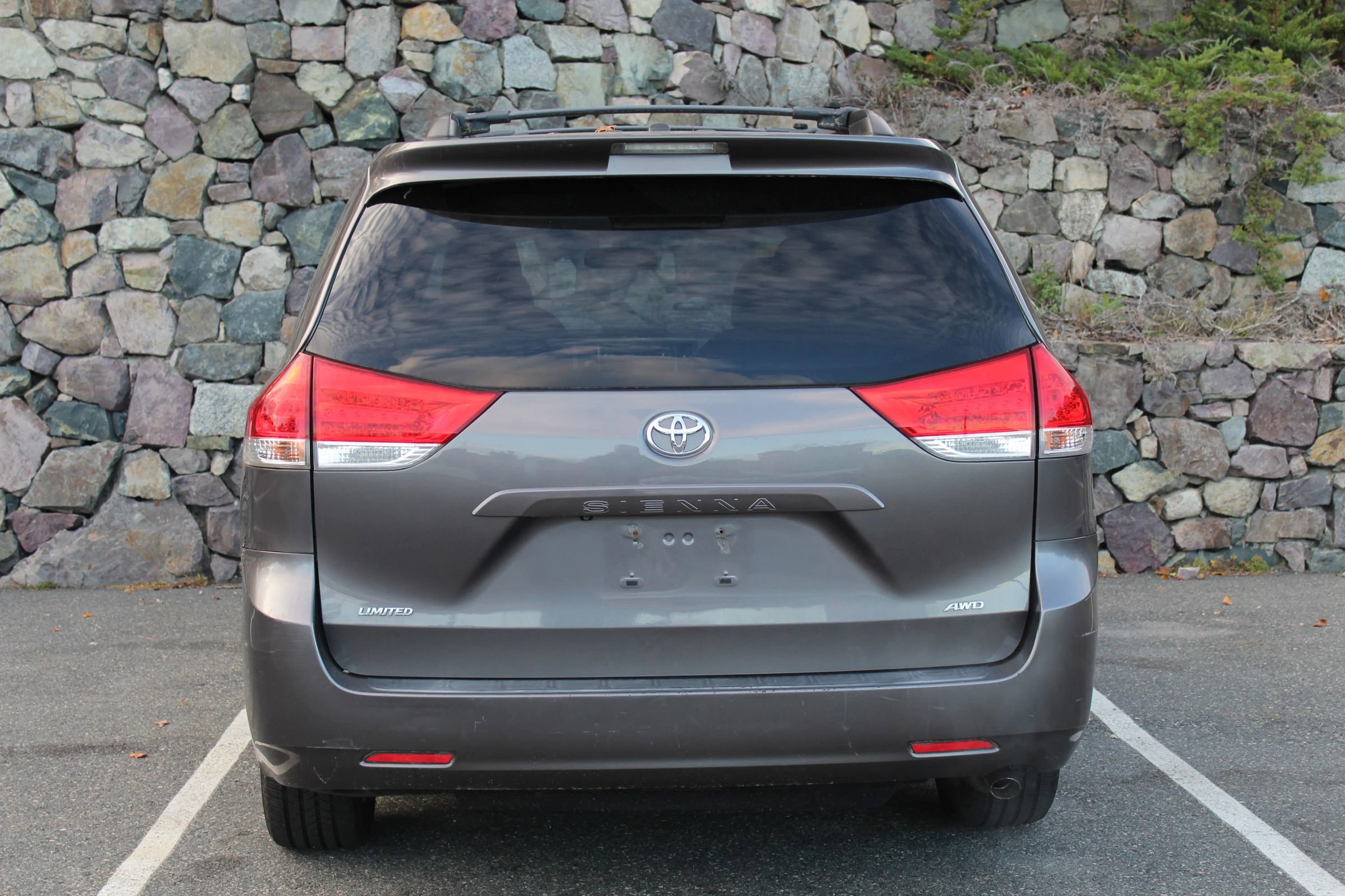 Used 2011 Toyota Sienna LE image 8