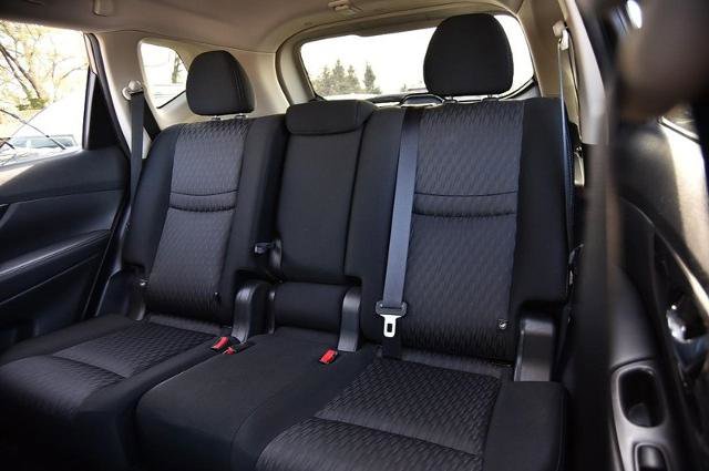 Used 2020 Nissan Rogue SV w/ Premium Package image 28