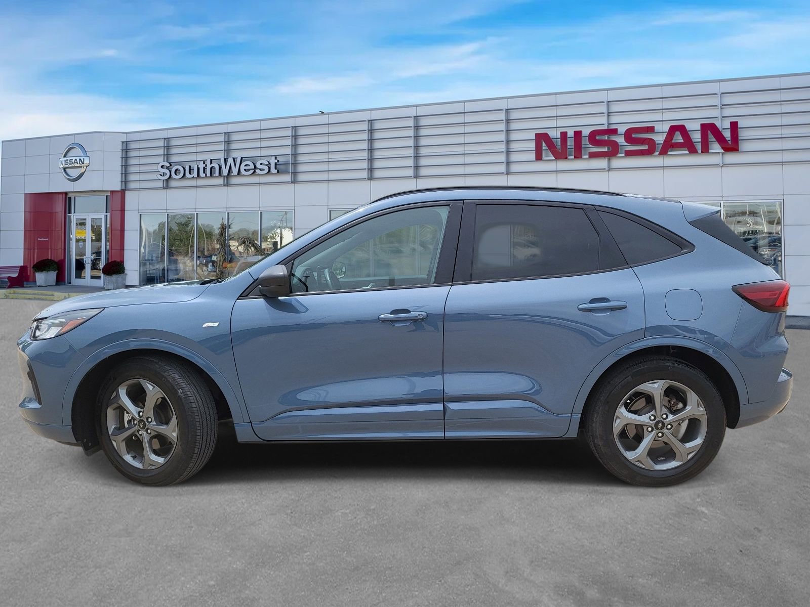 Used 2023 Ford Escape ST-Line w/ Tech Pack #1 FWD image 9