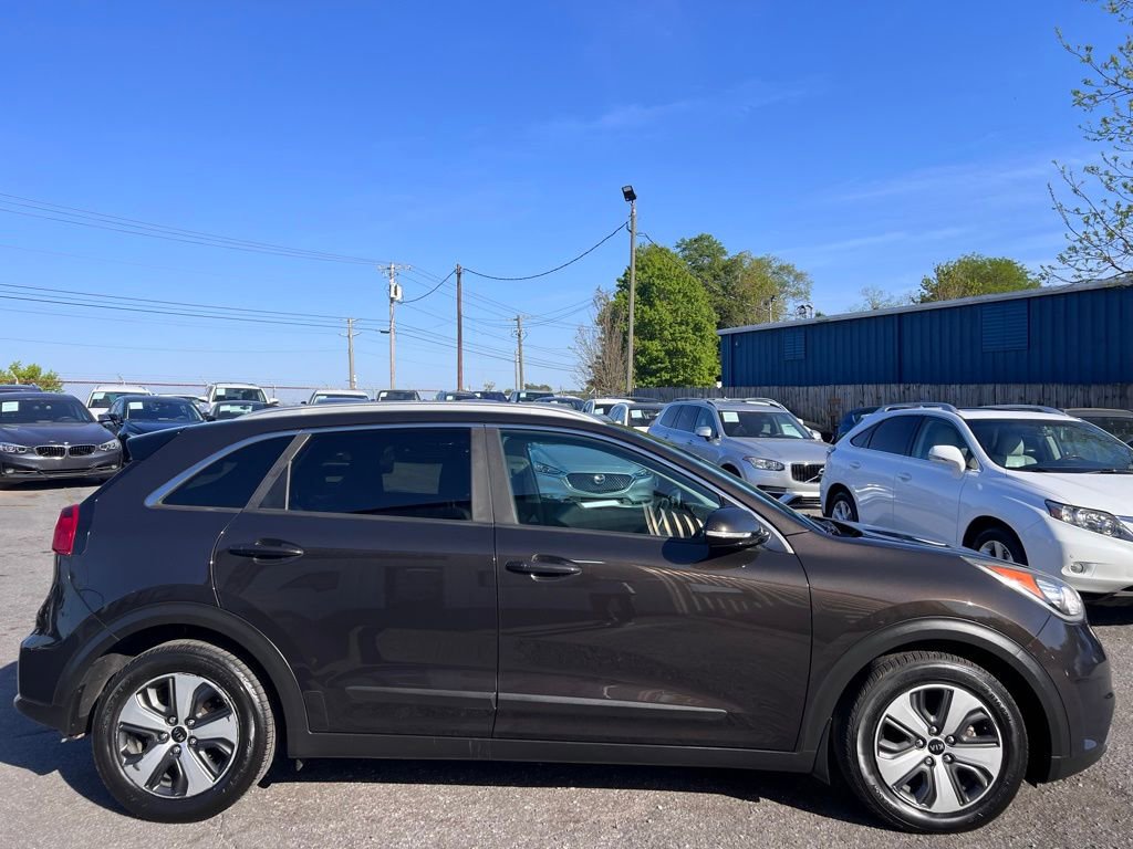 Used 2017 Kia Niro EX image 5