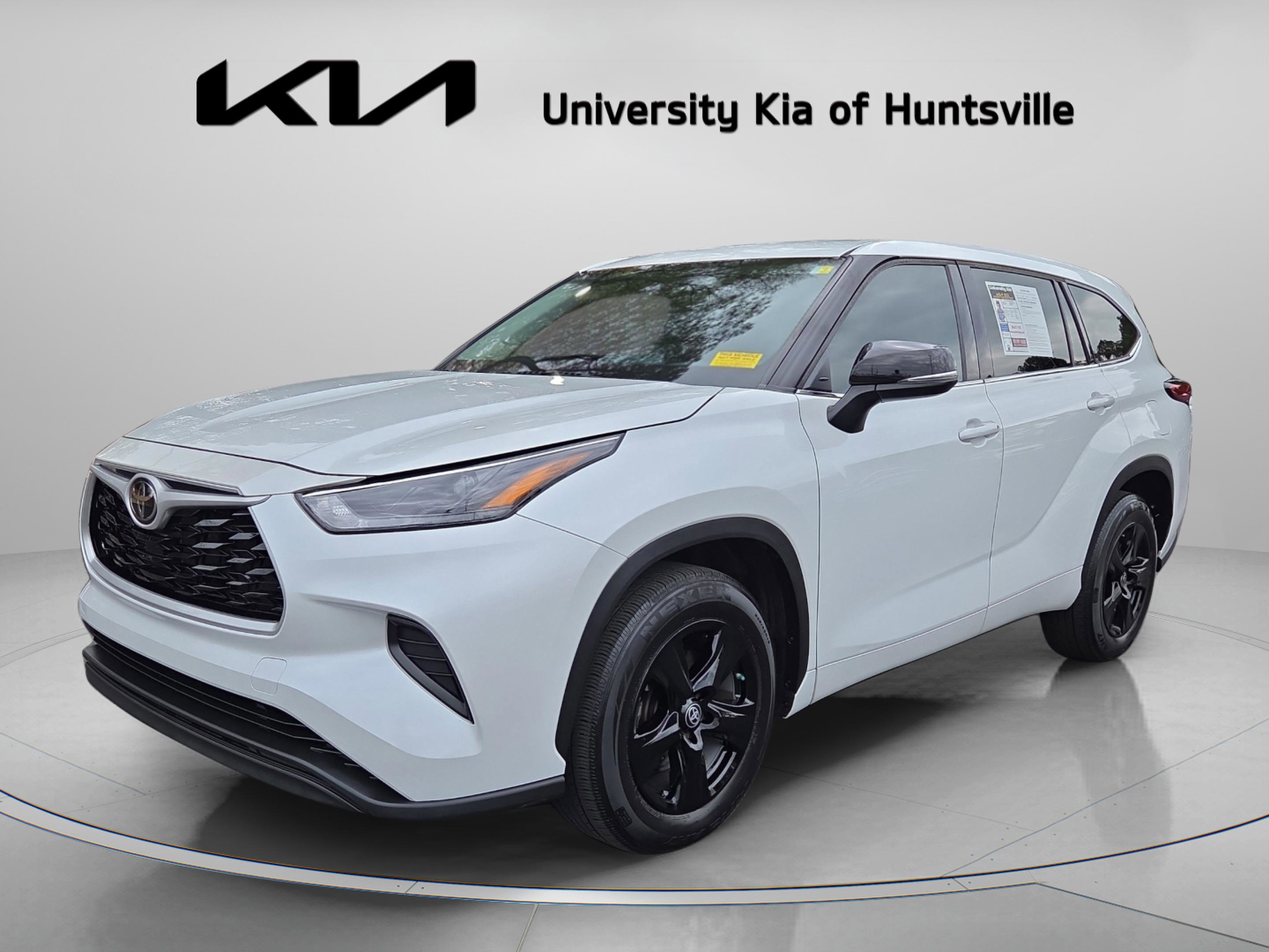 Used 2022 Toyota Highlander L image 4