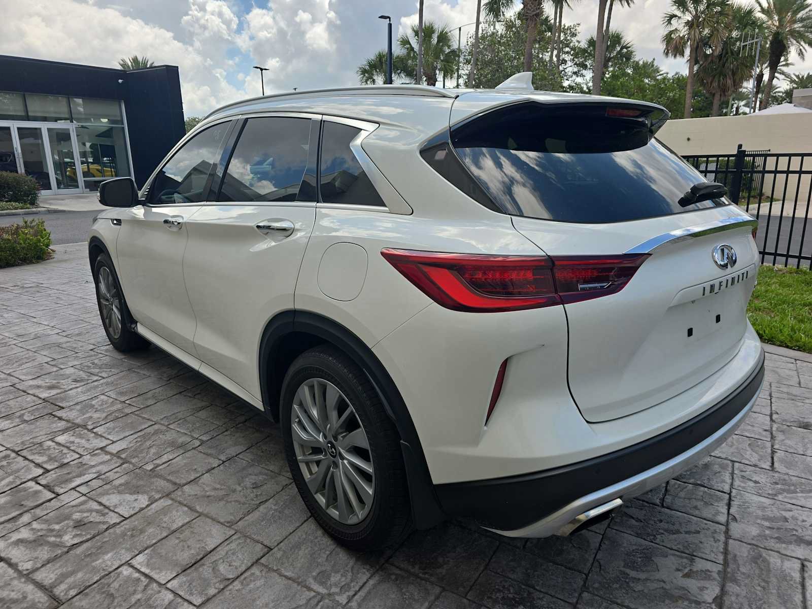 Used 2023 INFINITI QX50 Luxe FWD image 6