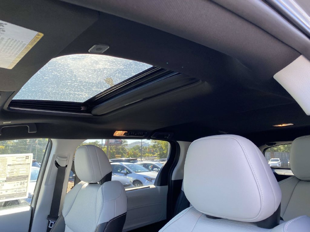 New 2026 Toyota Sienna XSE FWD image 16