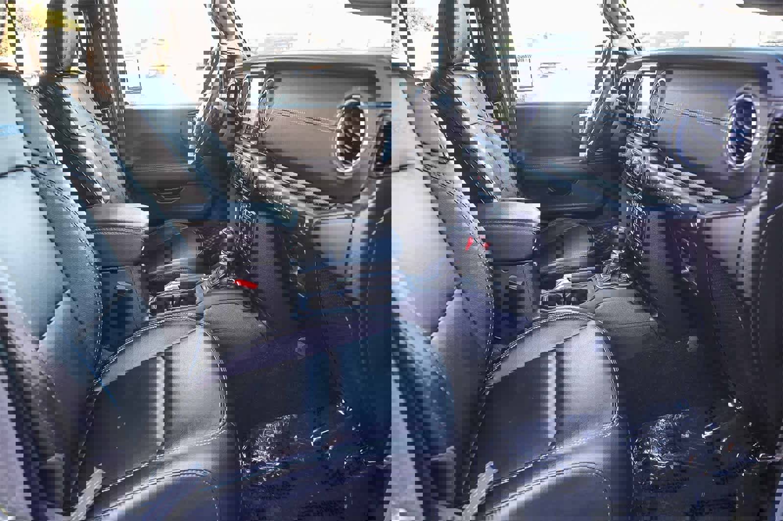 Used 2023 Jeep Wrangler Unlimited Rubicon 4xe w/ Safety Group image 15