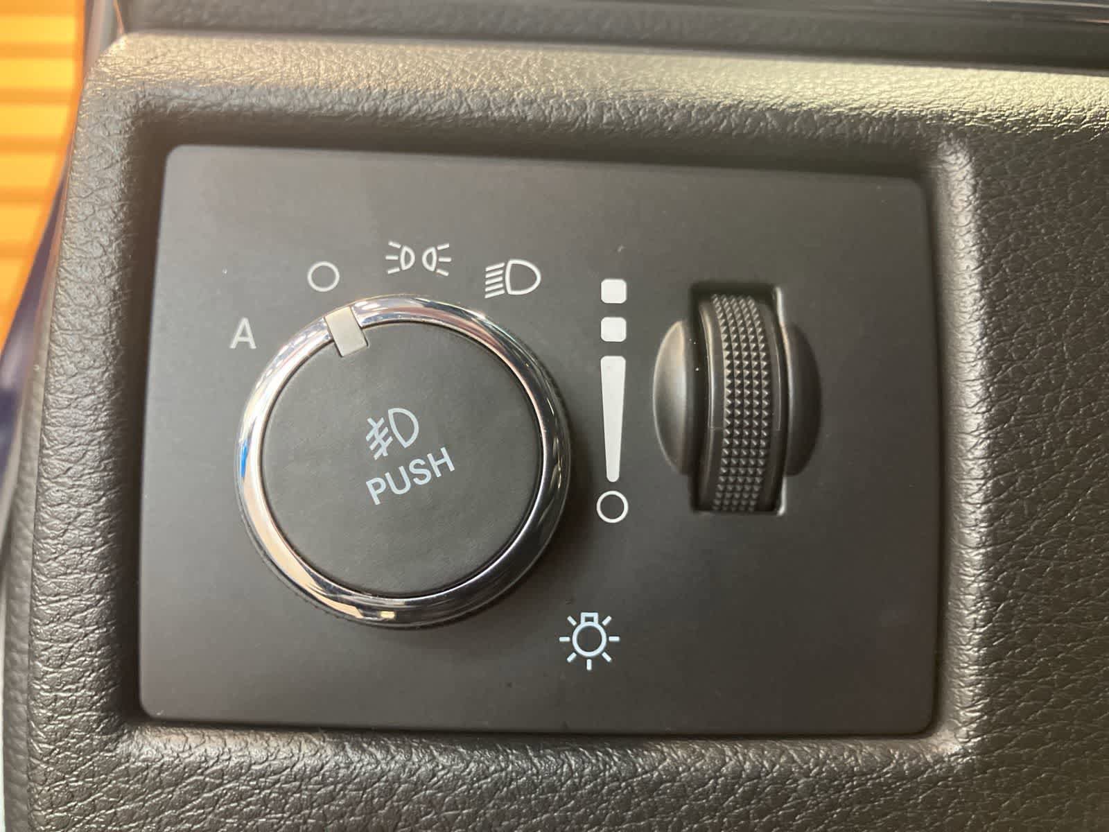 Used 2018 Jeep Grand Cherokee Limited w/ Luxury Group II AWD/4WD image 16