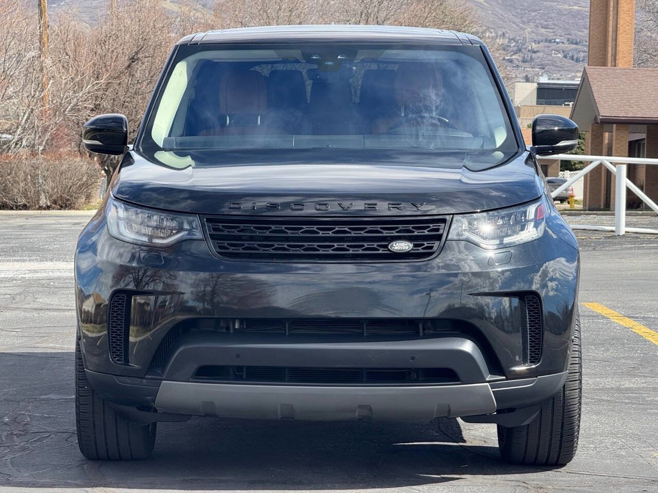 Used 2020 Land Rover Discovery HSE image 2