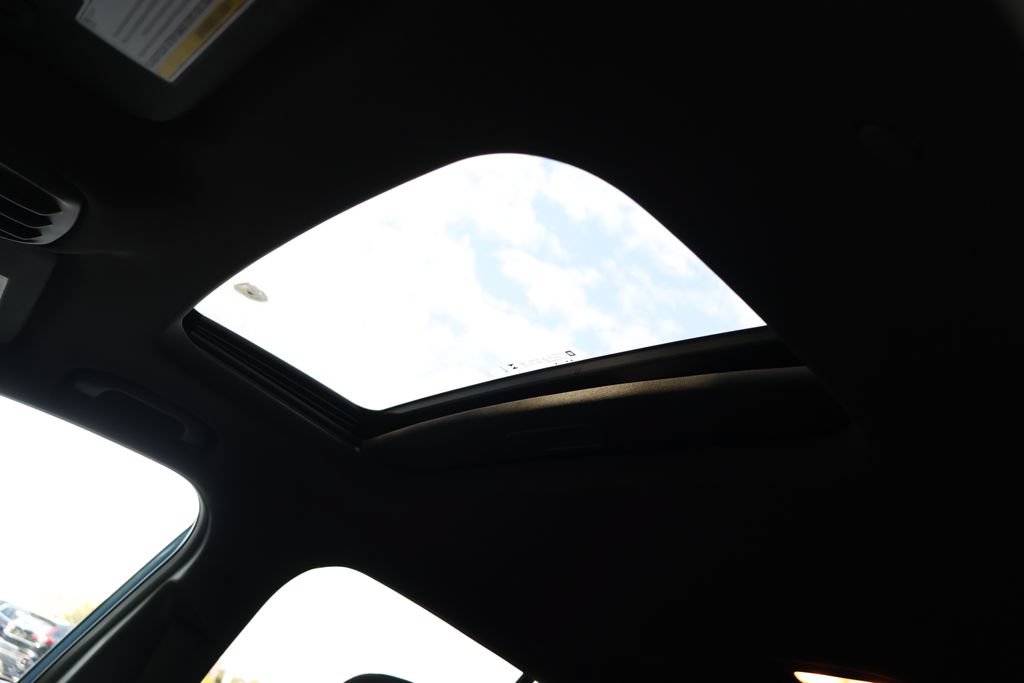 Certified 2024 Chevrolet Trax RS w/ Sunroof Package FWD image 37