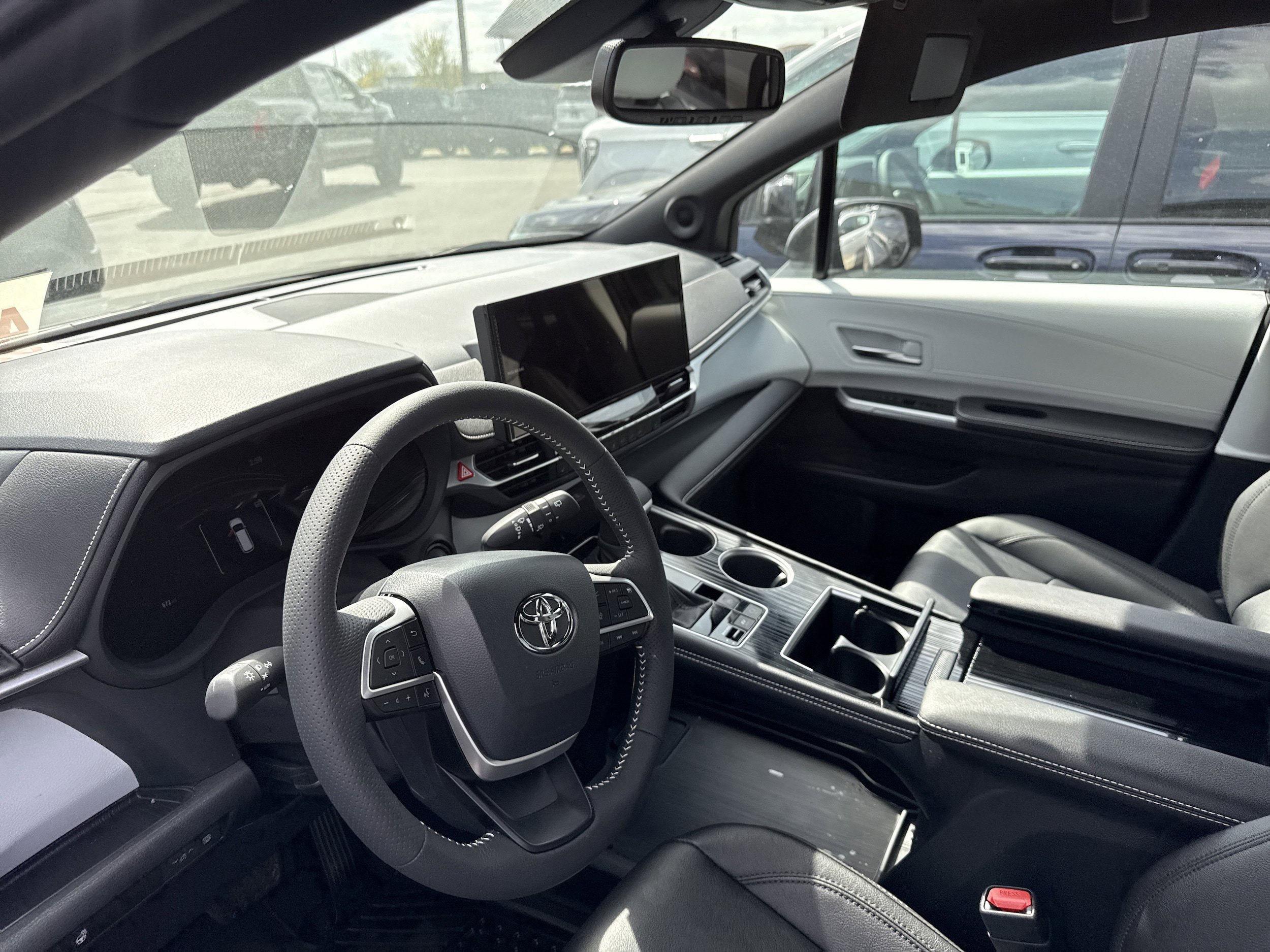 Used 2026 Toyota Sienna XSE AWD/4WD image 7