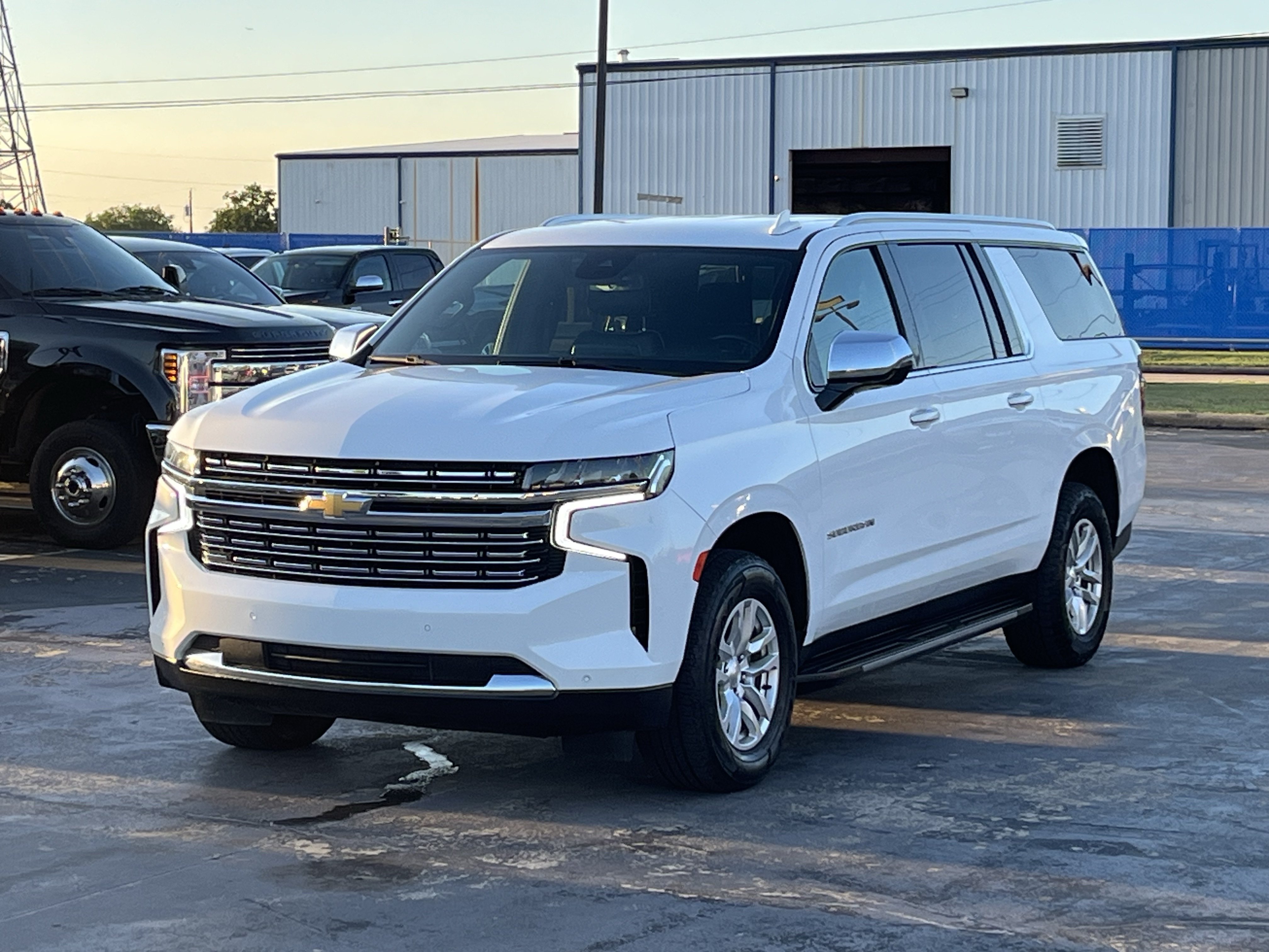 Used 2023 Chevrolet Suburban Premier RWD image 3