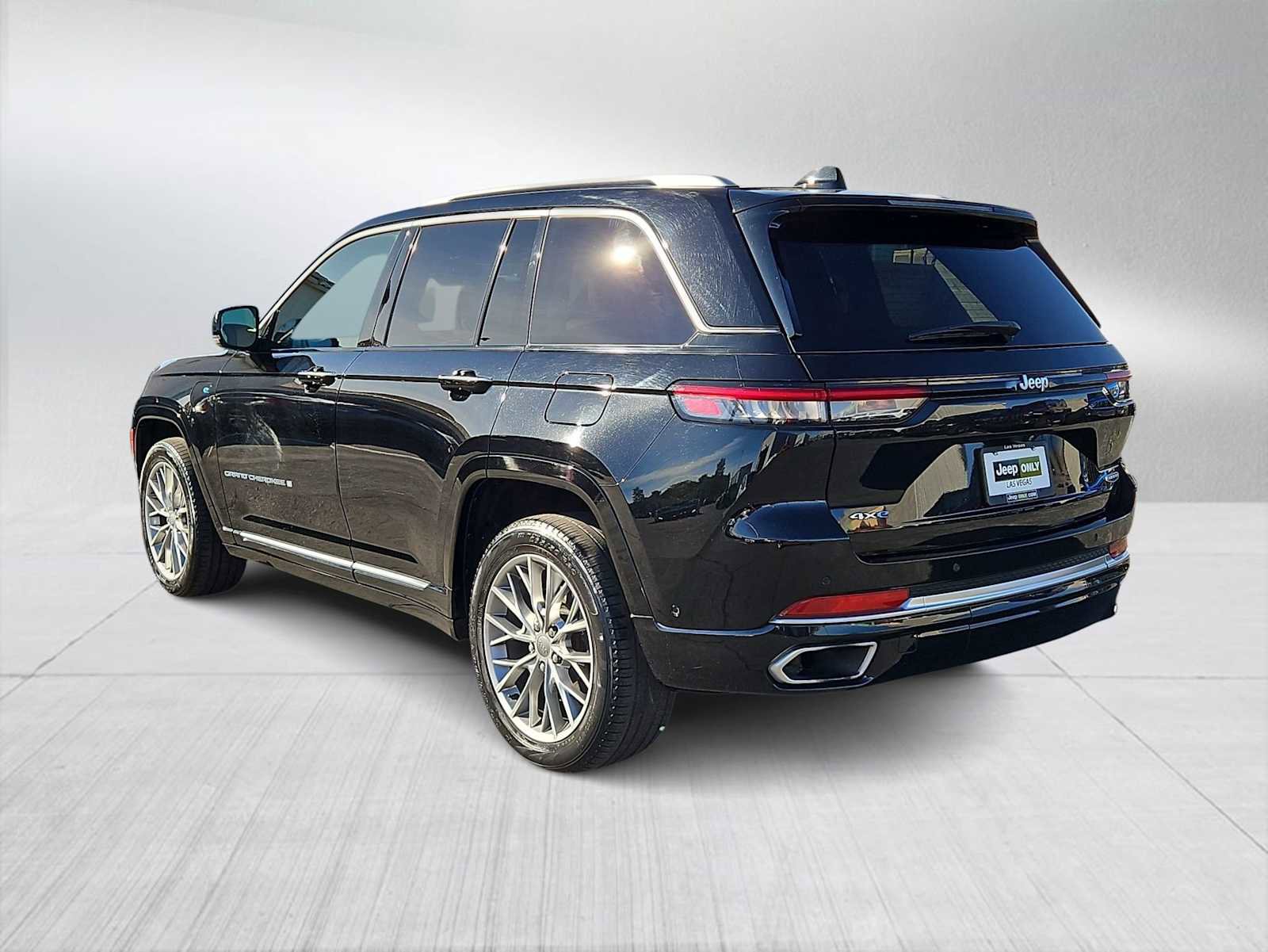 Used 2022 Jeep Grand Cherokee Summit w/ Luxury Tech Group V image 6