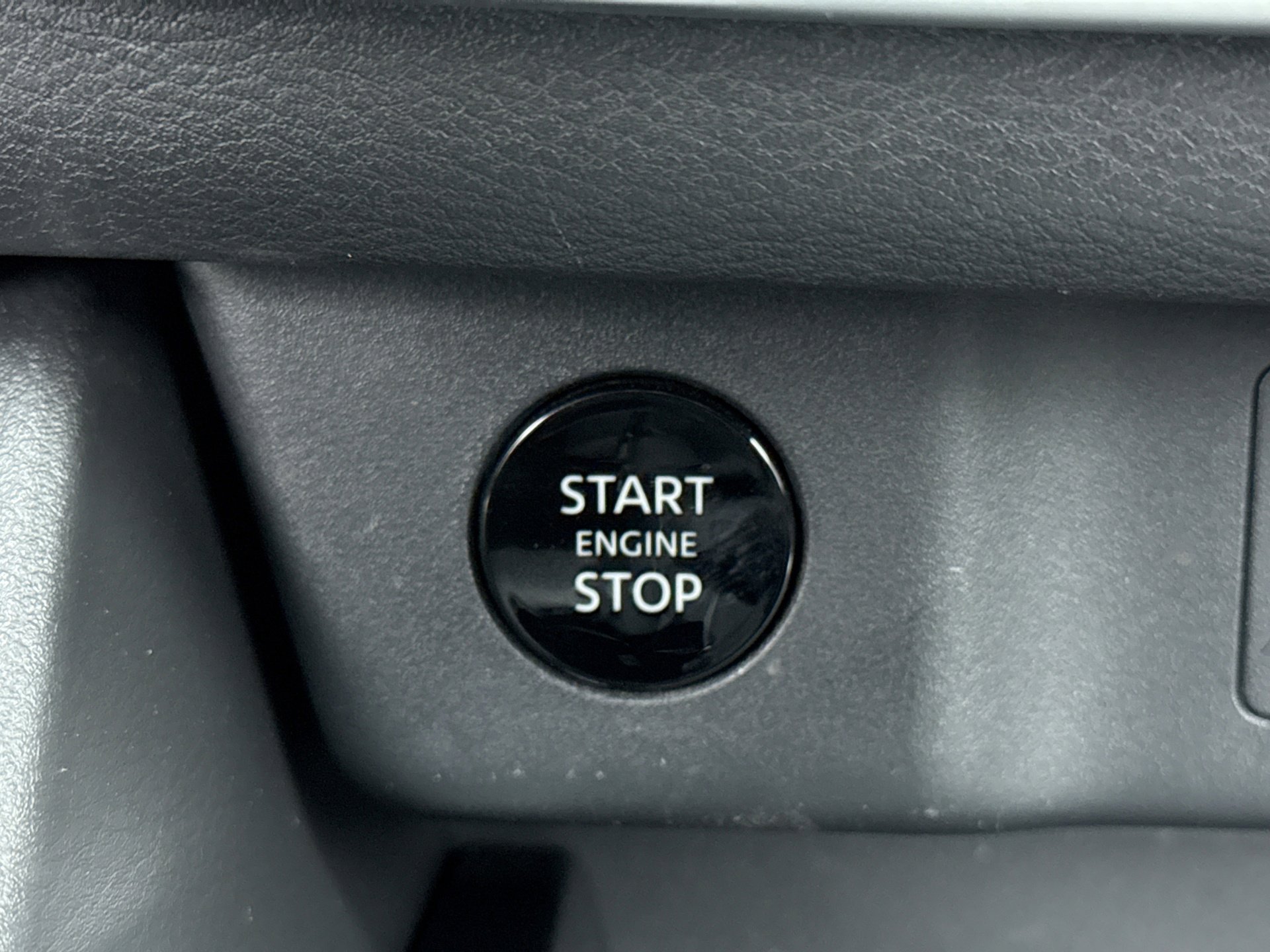 Used 2025 Nissan Rogue SV image 19