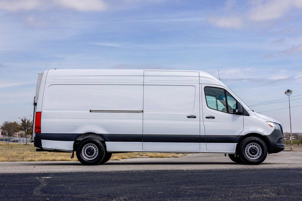 Used 2024 Mercedes-Benz Sprinter 2500 w/ Acoustic Package image 8