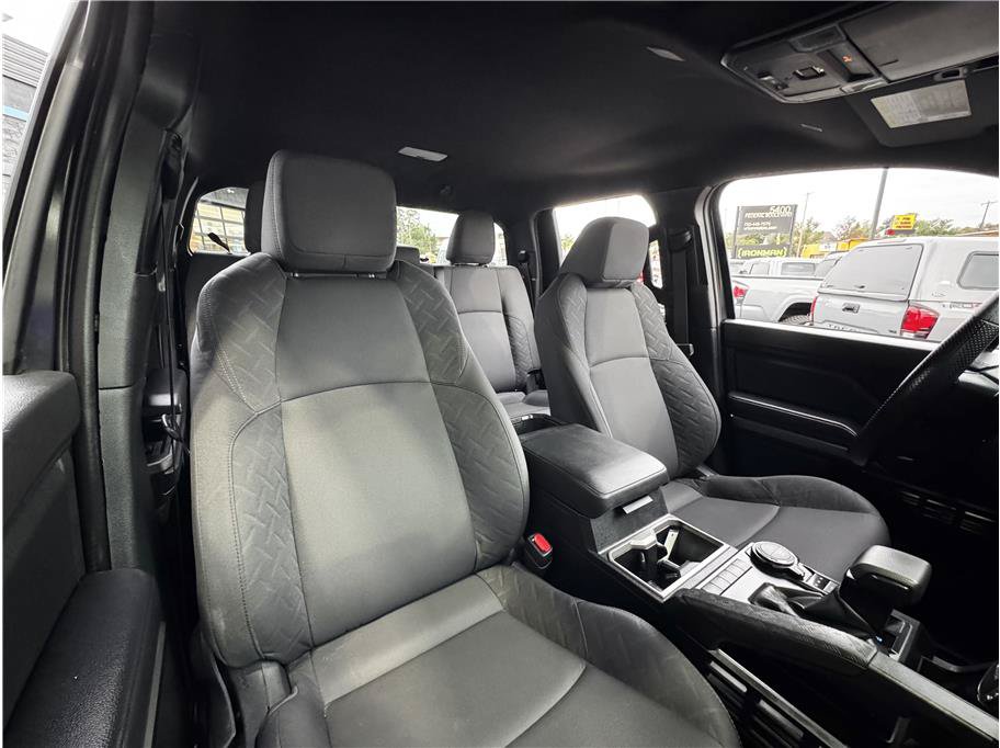 Used 2025 Toyota Tacoma SR5 AWD/4WD image 4