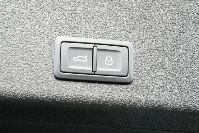 Used 2024 Audi Q8 e-tron Premium Plus image 30