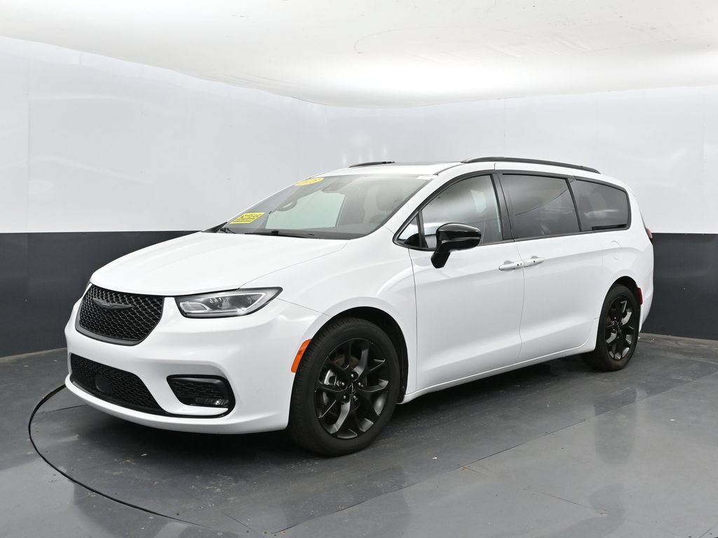 Used 2025 Chrysler Pacifica Limited FWD image 9