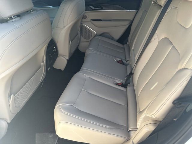 New 2025 Jeep Grand Cherokee Limited w/ Black Appearance Package image 19