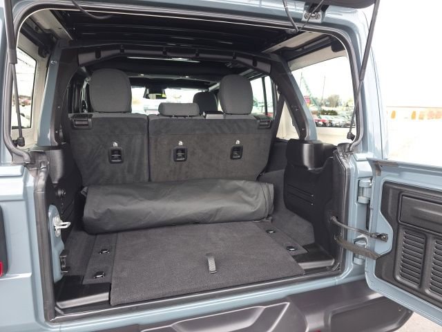 Used 2025 Jeep Wrangler Unlimited Sahara w/ Safety Group image 48