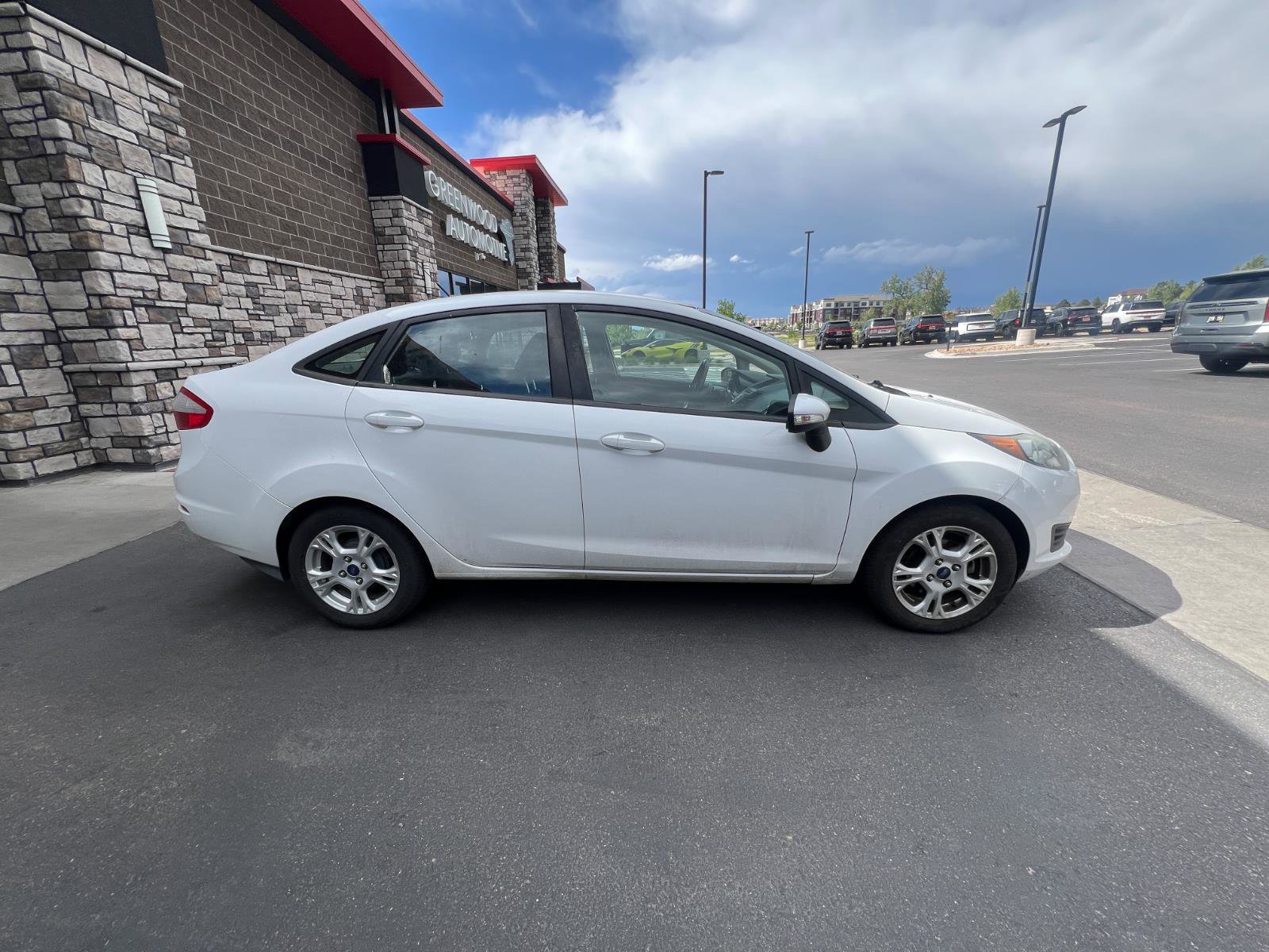 Used 2015 Ford Fiesta SE FWD image 2