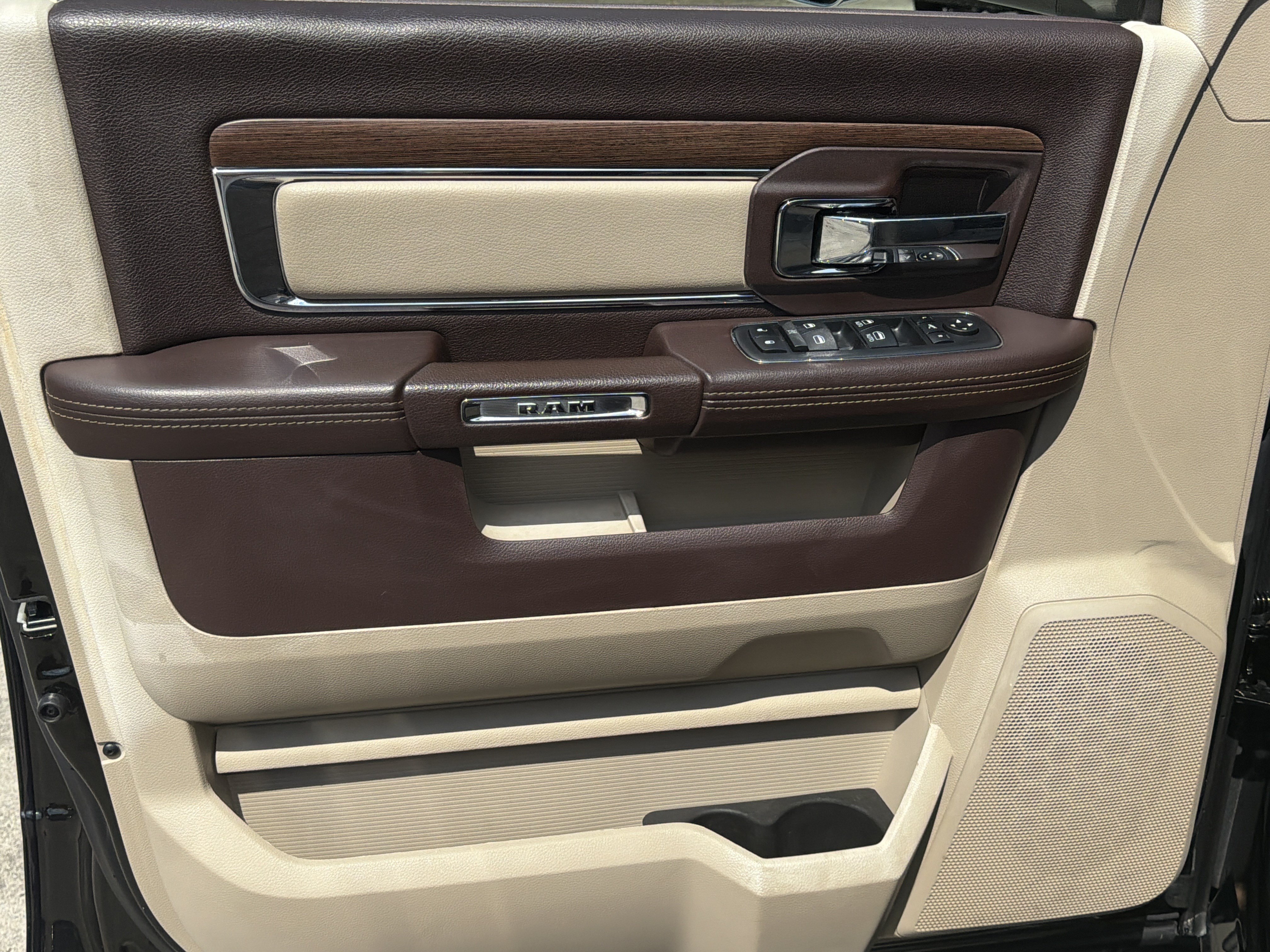 Used 2018 RAM 3500 Laramie w/ Convenience Group AWD/4WD image 10