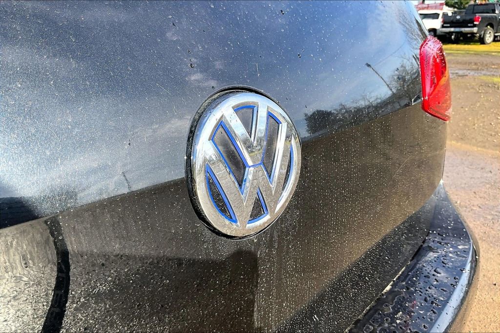 Used 2016 Volkswagen e-Golf SE w/ DC Fast Charging Package image 10