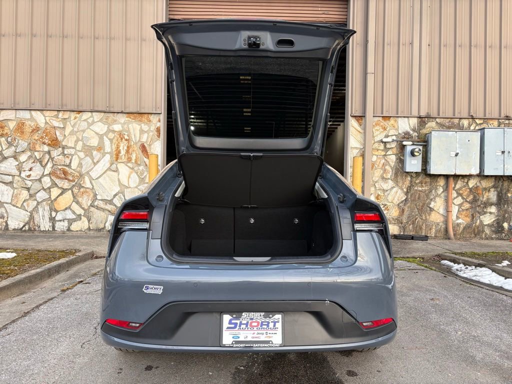 Used 2025 Toyota Prius LE image 11