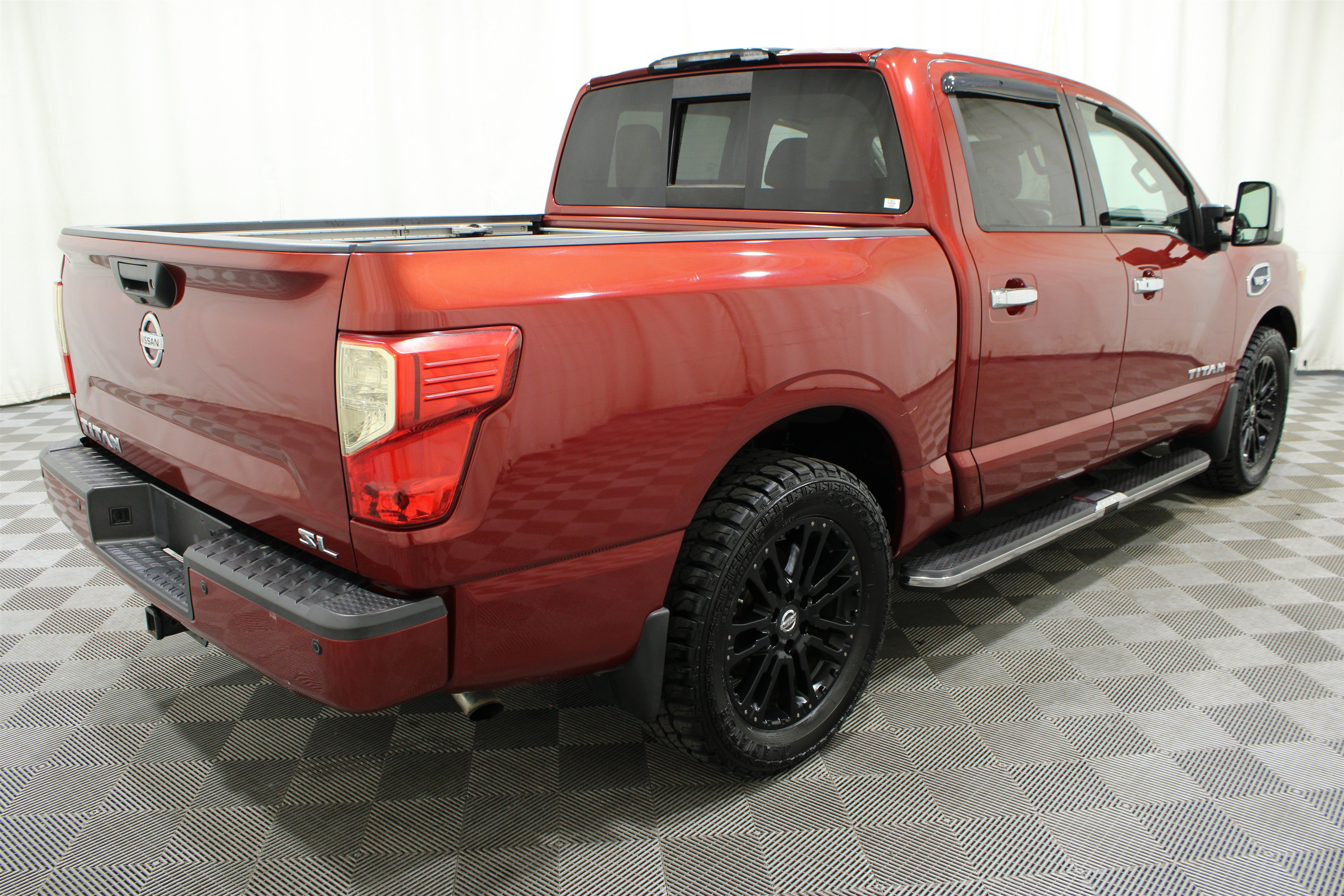 Used 2017 Nissan Titan SL w/ SL Towing Convenience Package RWD image 32
