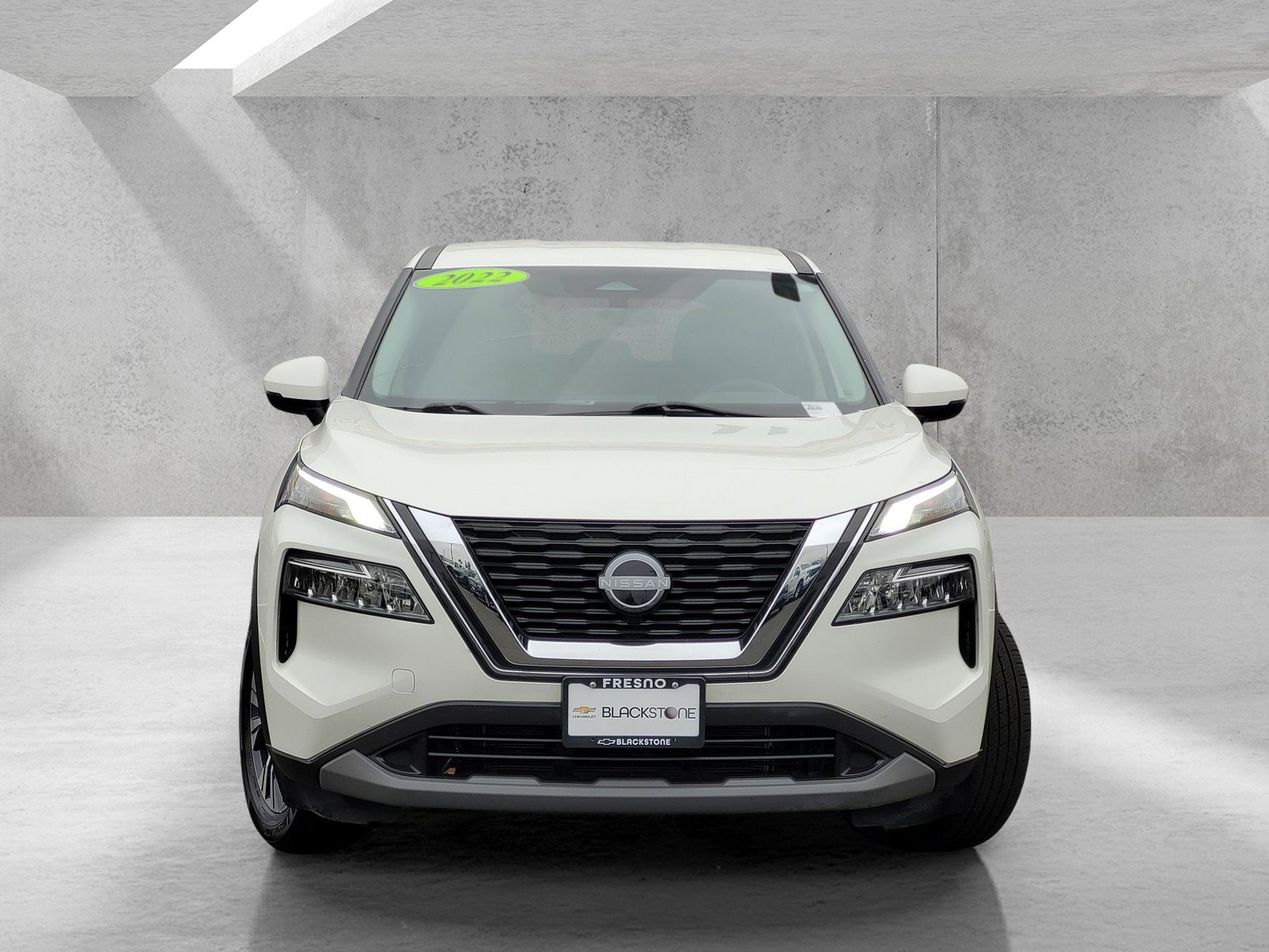 Used 2022 Nissan Rogue SV FWD image 2