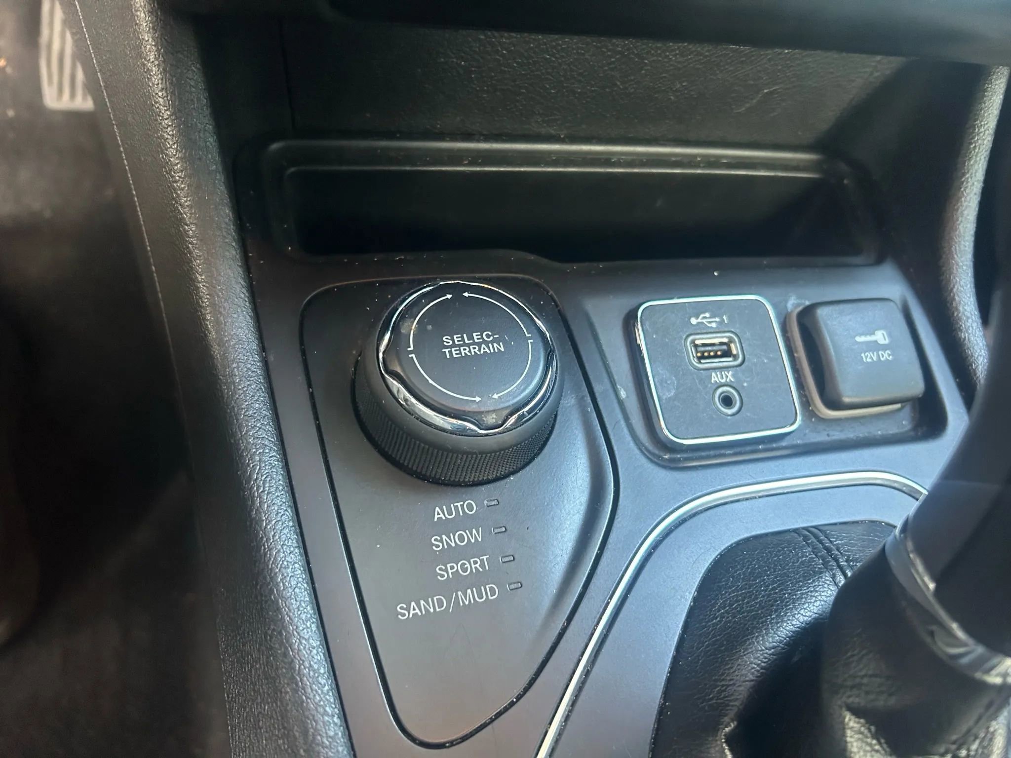 Used 2019 Jeep Cherokee Latitude w/ Popular Appearance Group image 20