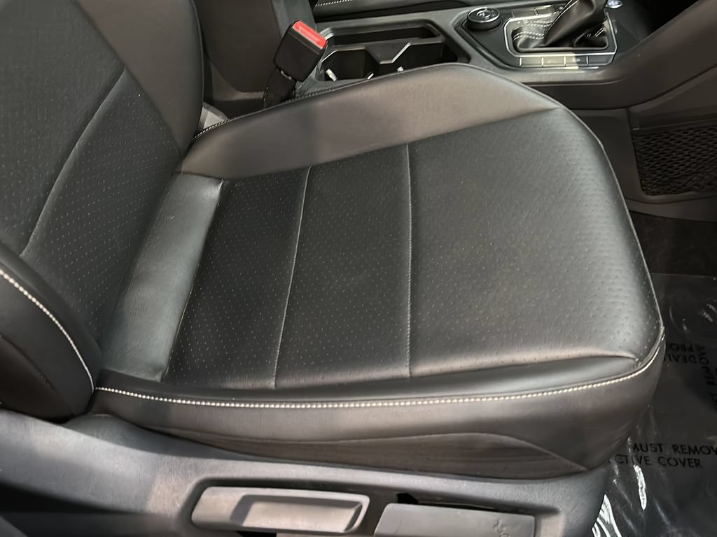 Used 2021 Volkswagen Tiguan SE AWD/4WD image 17