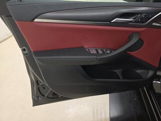 Used 2025 BMW X4 M40i w/ Parking Assistance Package image 9