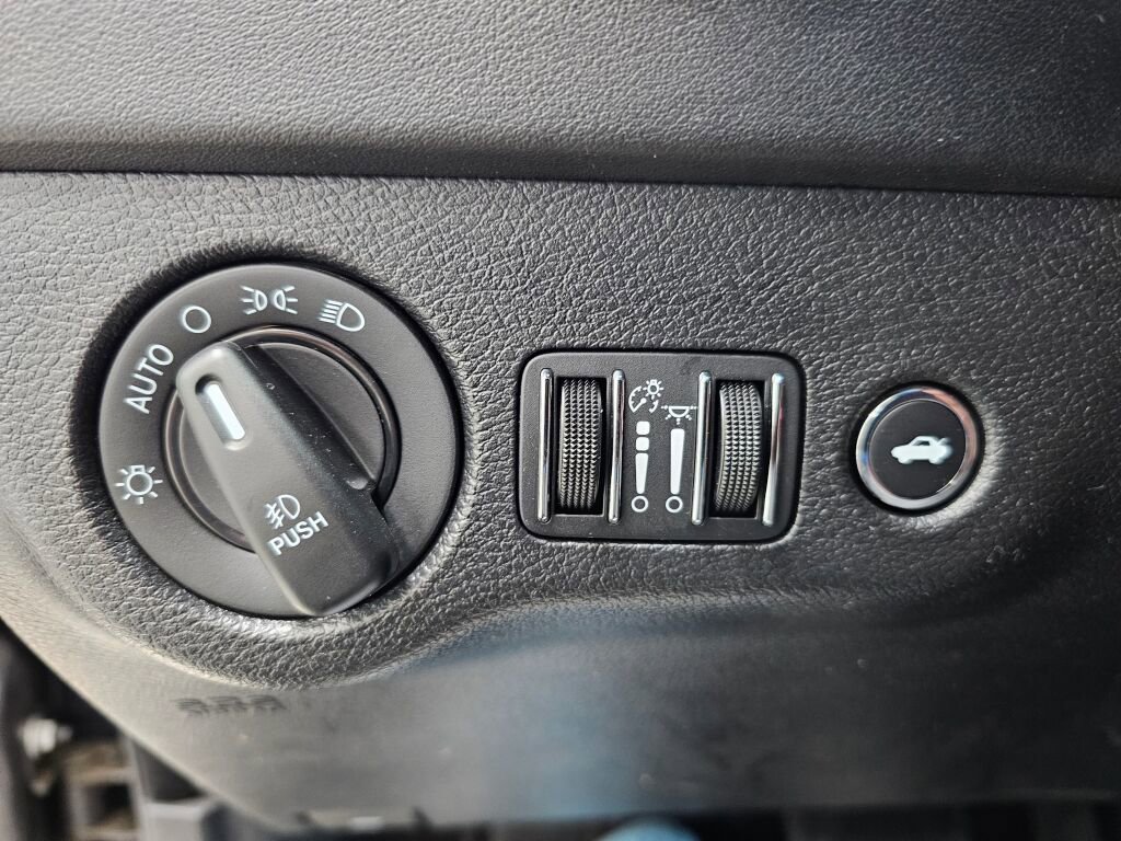 Used 2020 Dodge Charger SXT w/ Plus Group image 16