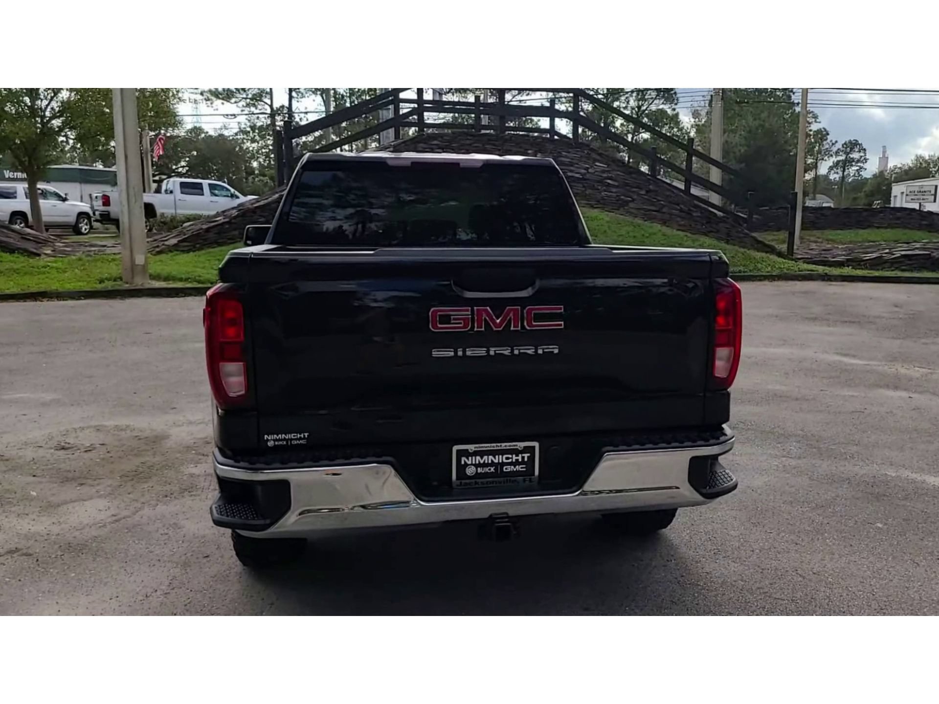 Used 2021 GMC Sierra 1500 4x4 Crew Cab w/ Sierra Value Package image 8