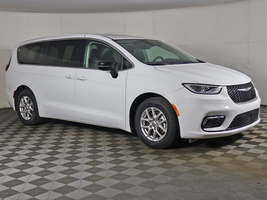 Used 2024 Chrysler Pacifica Touring-L image 51