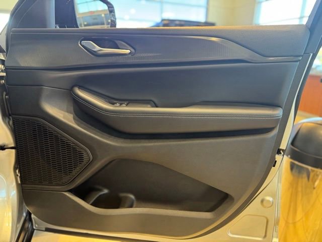 New 2025 Jeep Grand Cherokee L Altitude image 14