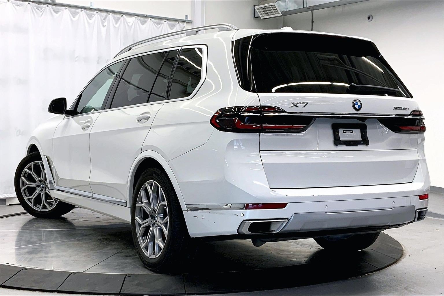 Used 2024 BMW X7 xDrive40i w/ Executive Package AWD/4WD image 2