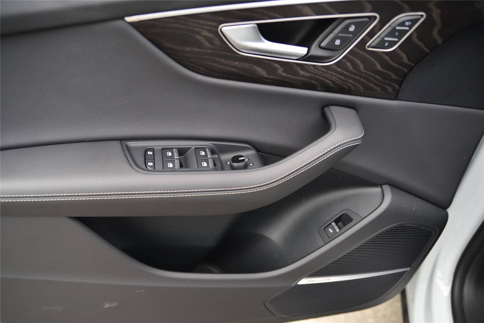 Used 2023 Audi Q8 Premium Plus AWD/4WD image 28