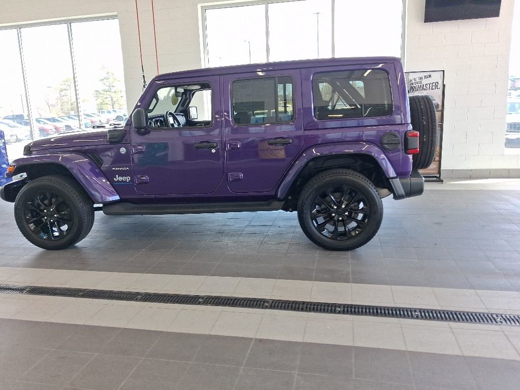 Used 2023 Jeep Wrangler Unlimited Sahara w/ Cold Weather Group AWD/4WD image 11