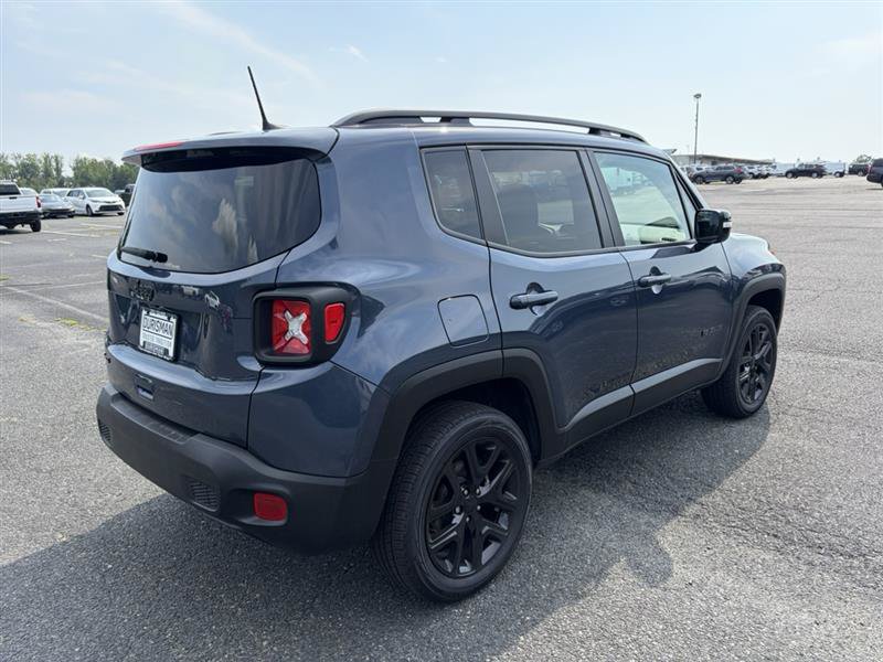 Used 2023 Jeep Renegade Altitude w/ Sun/Sound Group AWD/4WD image 5