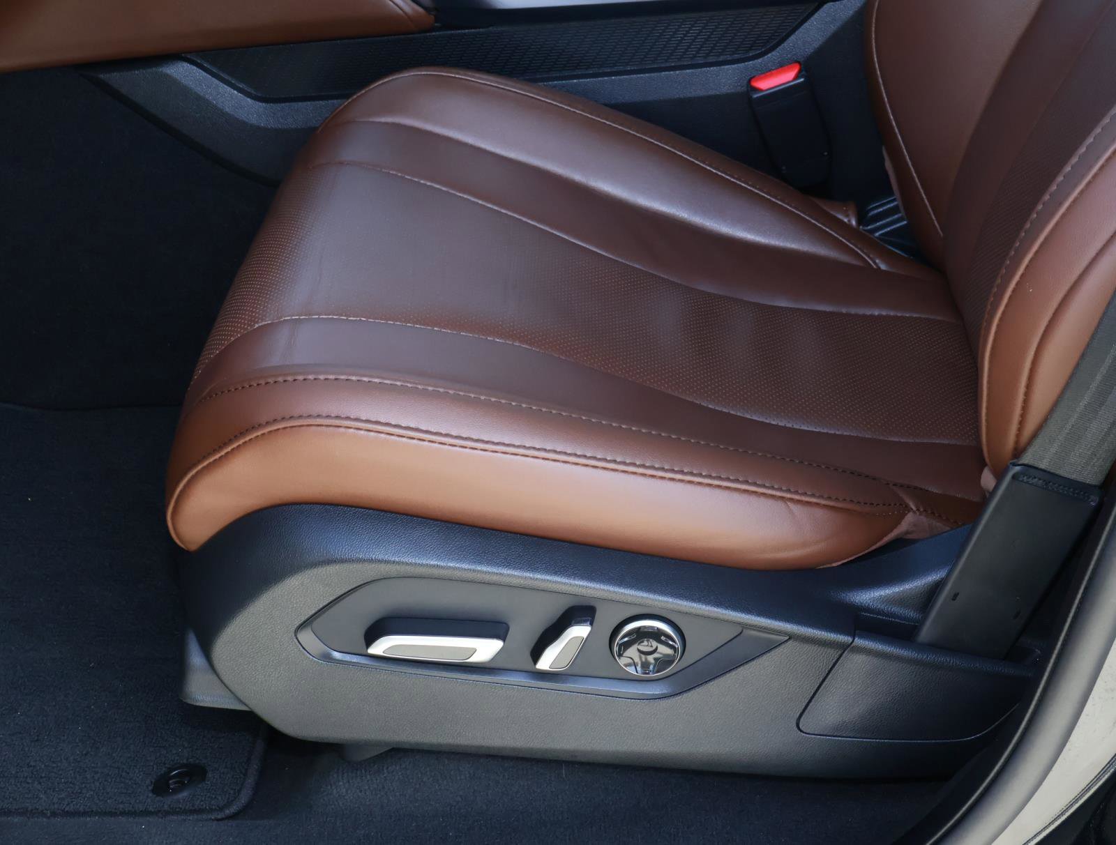 Used 2024 Acura MDX SH-AWD w/ Technology Package image 17