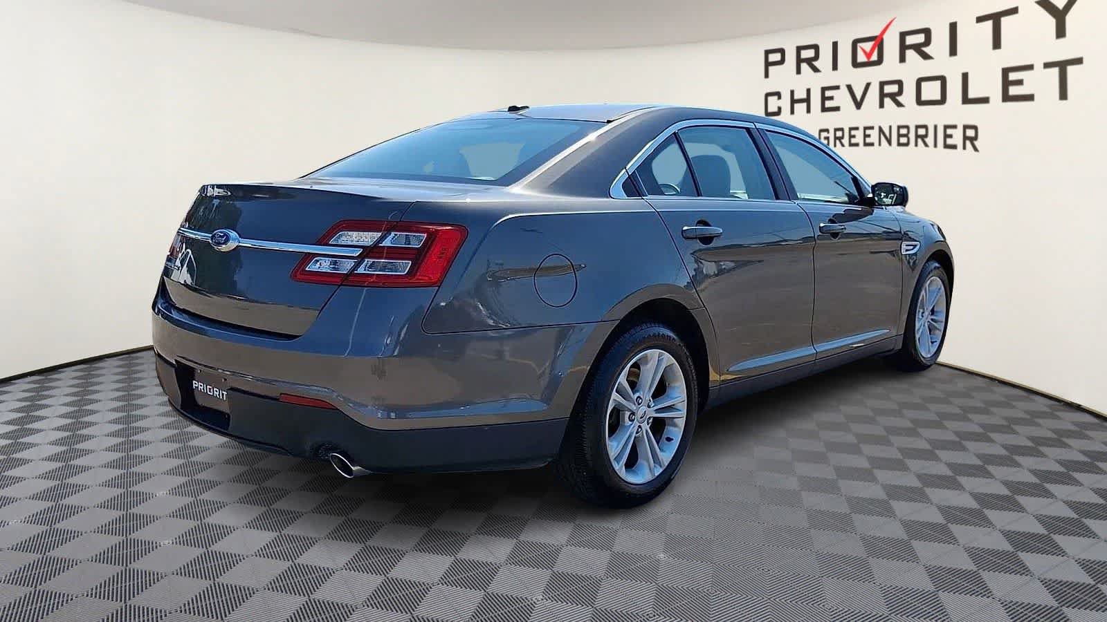 Used 2018 Ford Taurus SE FWD image 8