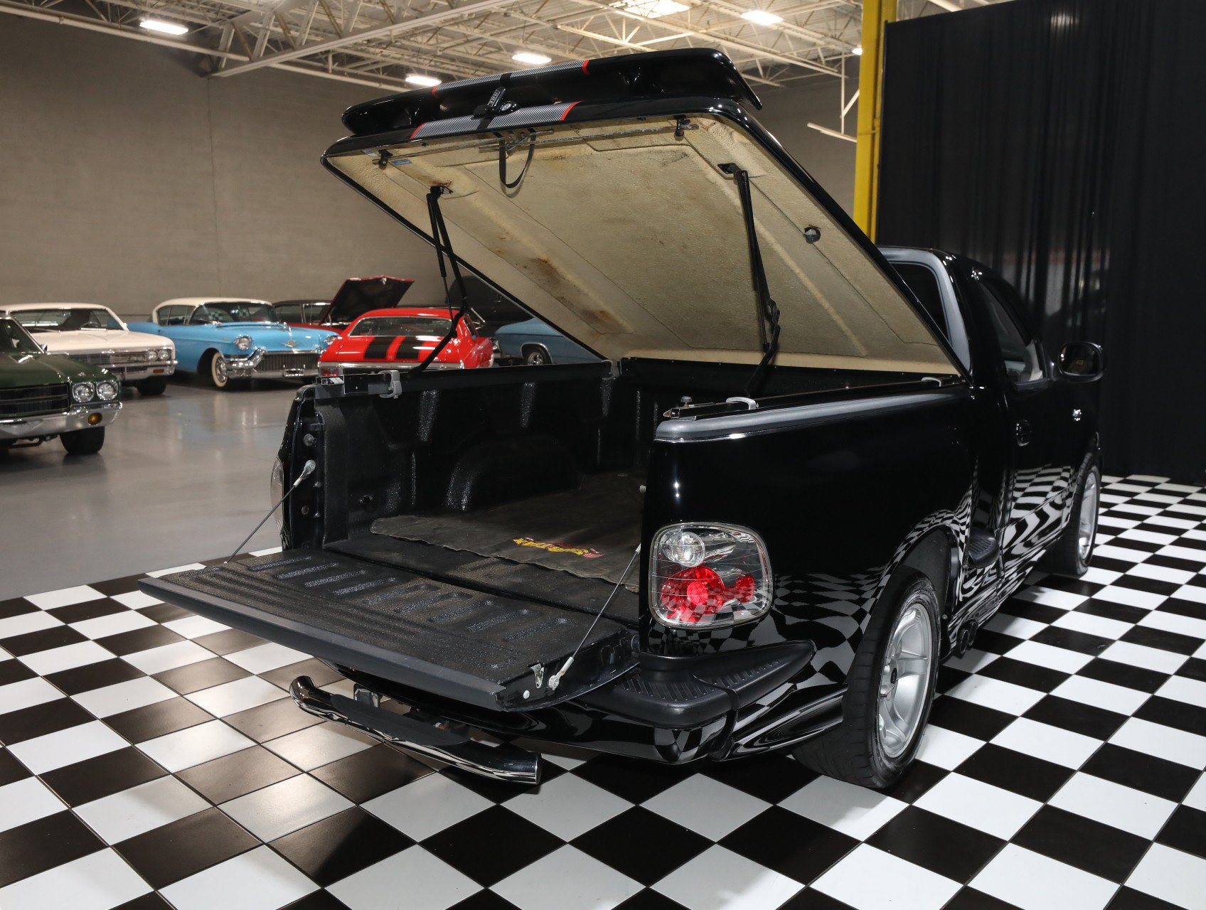 Used 2000 Ford F150 Lightning RWD image 4