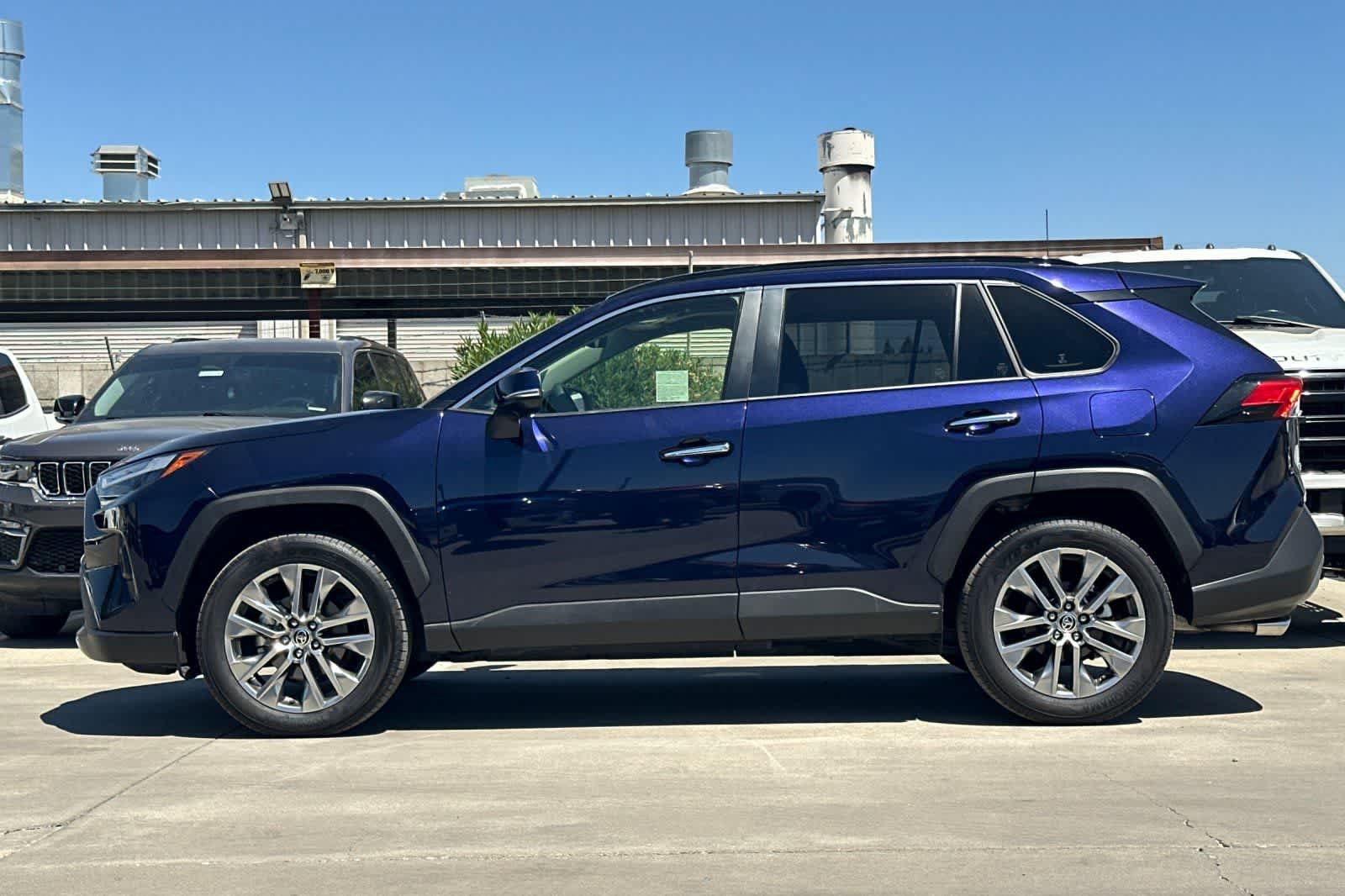 Used 2022 Toyota RAV4 Limited AWD/4WD image 6