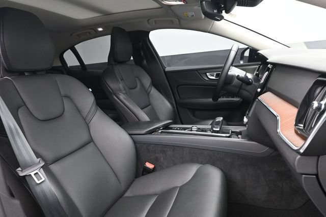 Used 2025 Volvo S60 B5 Plus FWD image 33