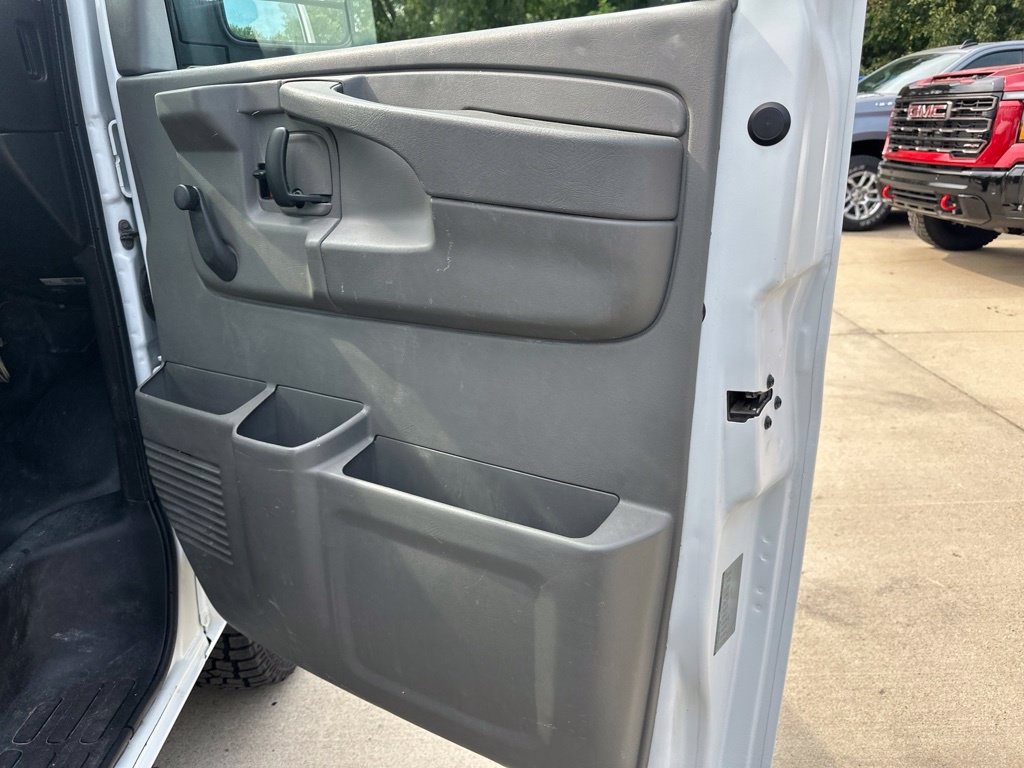 Used 2011 Chevrolet Express 3500 RWD image 17