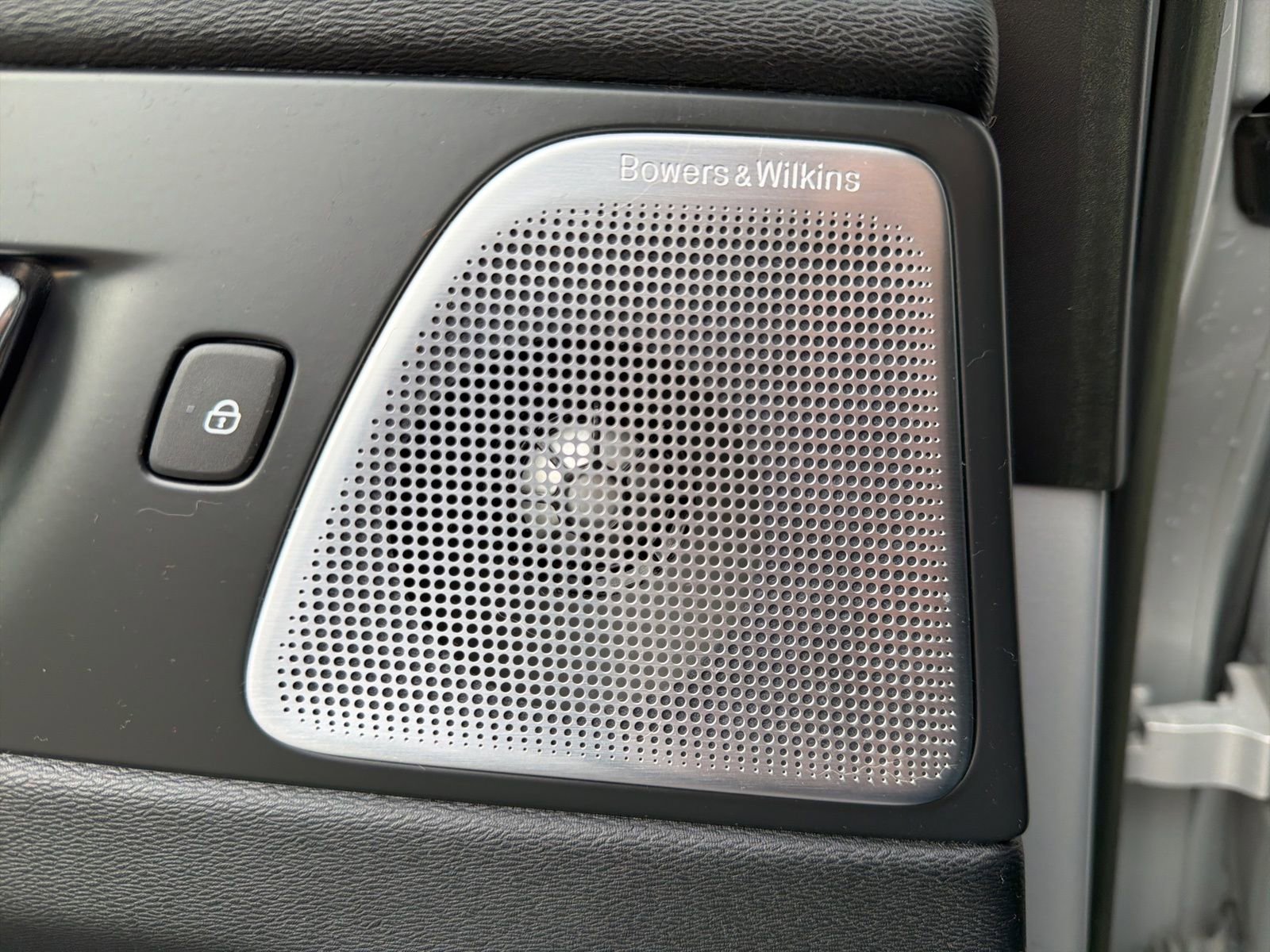 Used 2023 Volvo XC60 B5 Ultimate image 67