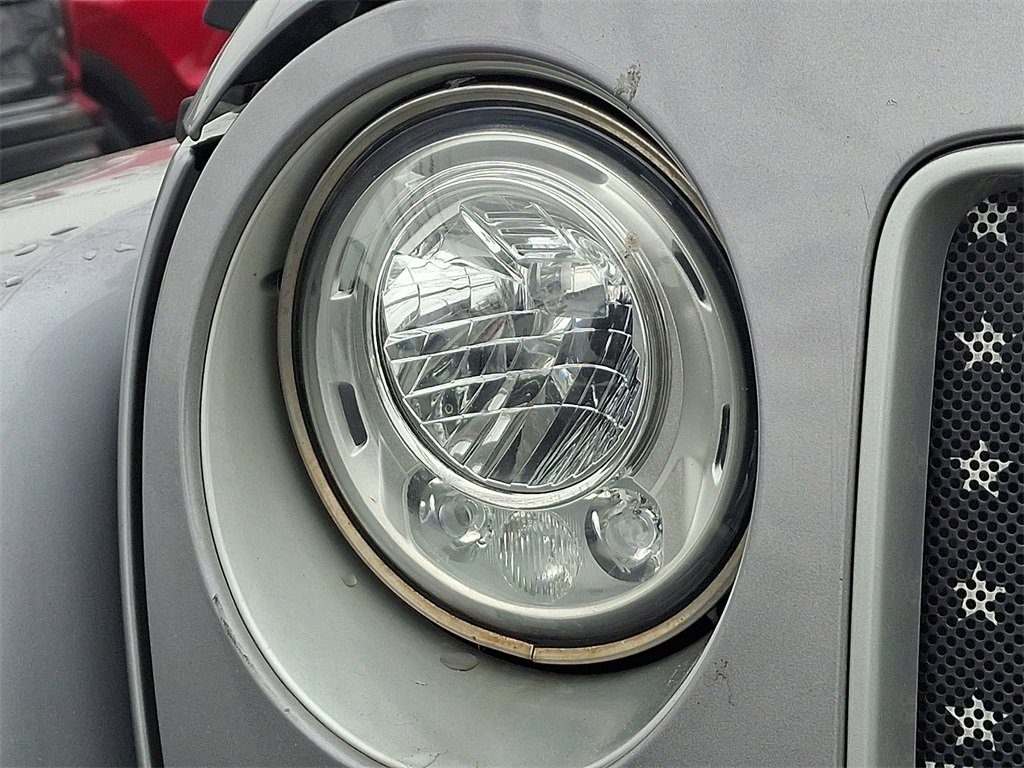 Used 2017 Jeep Wrangler Unlimited Sahara w/ Connectivity Group image 30